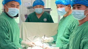 PHẪU THUẬT THÀNH CÔNG CHO BÉ GÁI 7 TUỔI BỊ THOÁT VỊ BẸN NHỮNG NGÀY ĐẦU NĂM 2026